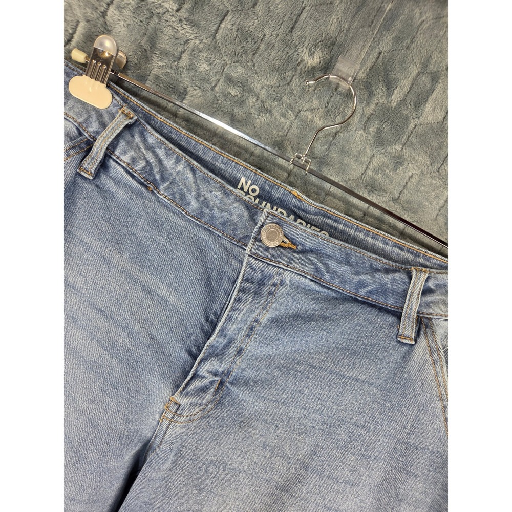 No Boundaries Light Wash Cargo Wide Leg Jeans Size 16 High Rise Stretch Denim